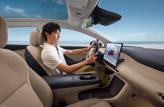 65寸AR-HUD破解泊车难题全家都爱坐冰球突破游戏红旗天工05藏着出行黑科技：(图4)