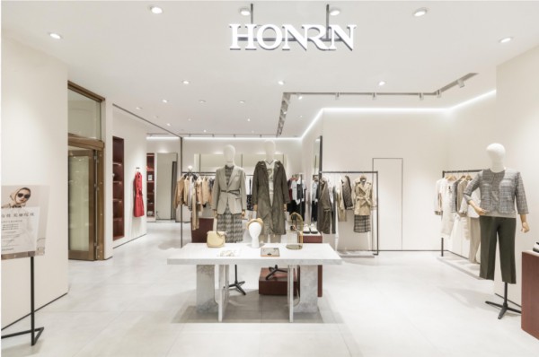 中高端之路的“汉派女装”如今还吃香吗？冰球突破豪华版“乔万尼”“佐尔美”走(图1)